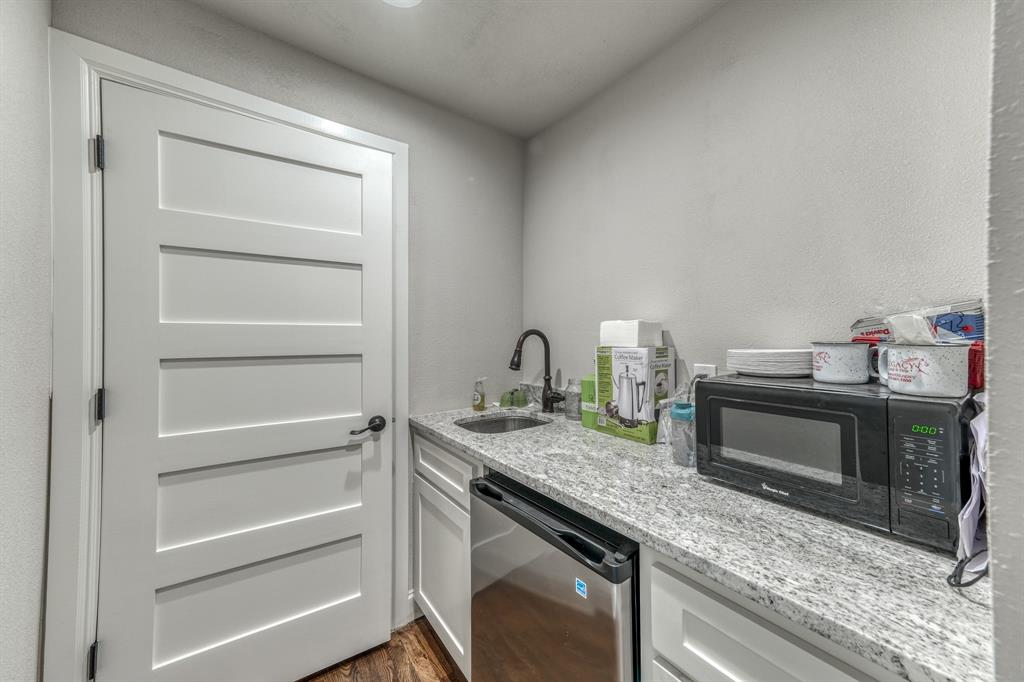 Hitt - Commercial Sale