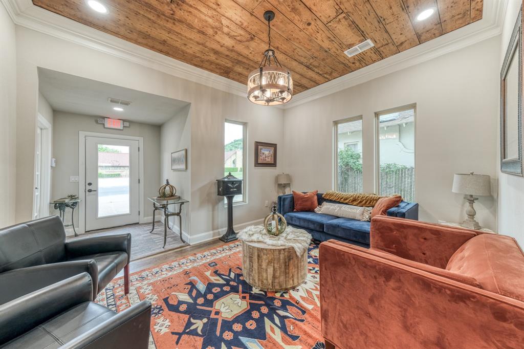 Hitt - Commercial Sale