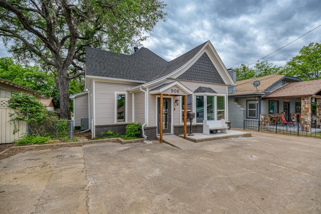 Hitt - Commercial Sale