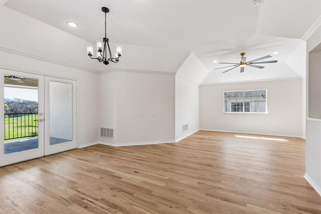 Kings Court Of Willow Bend - Residential