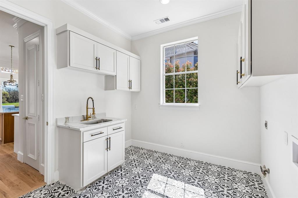 Kings Court Of Willow Bend - Residential
