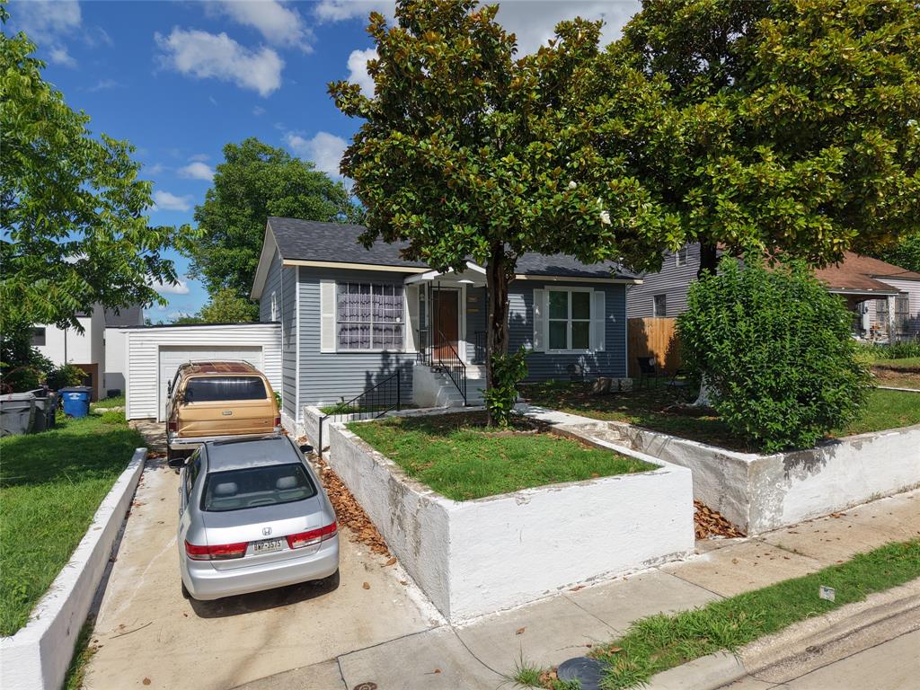 Opportunity awaits at this 3 bedroom, 2 bath home just minutes away from Downtown Dallas! Situated on a spacious lot with beautiful skyline views, this property offers endless potential in a rapidly growing area. Whether you're looking for a place to call home or an investment opportunity, you'll appreciate the location, lot size, and future possibilities this property has to offer.