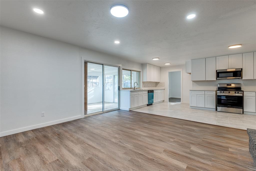 White Rock Village 01 - Residential