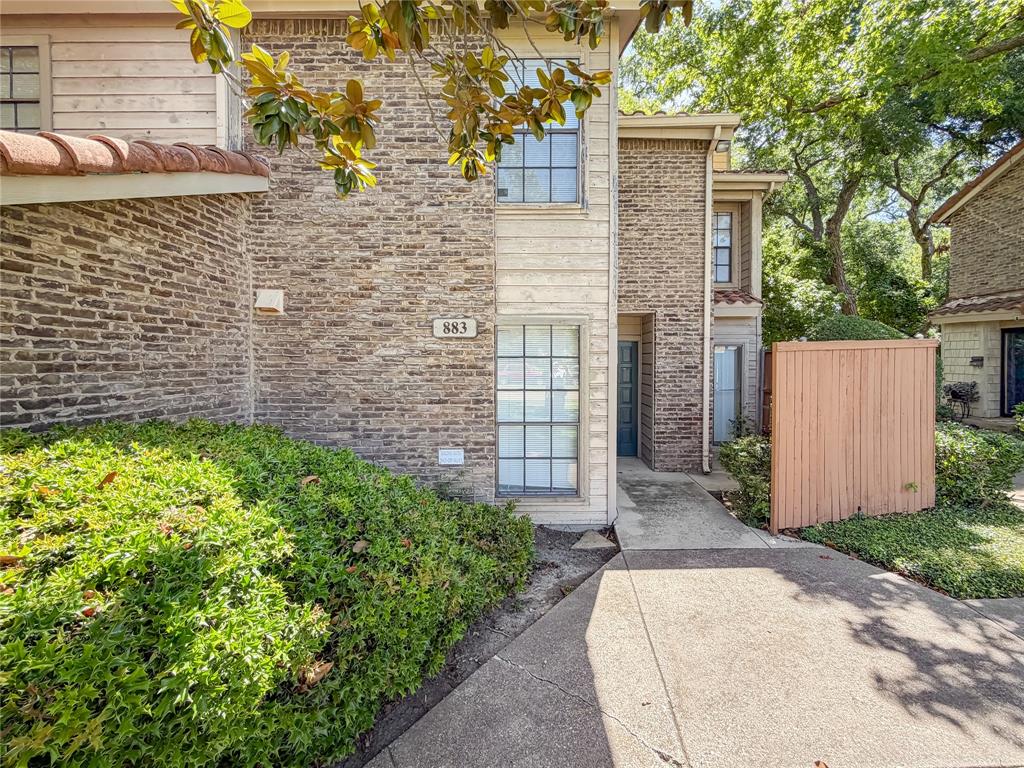 Charming 2 bedroom, 2 bathroom home in Richardson ISD! This well-appointed floor plan features an eat-in kitchen, ceiling fans throughout, and an in-unit washer & dryer for everyday convenience. Enjoy covered parking and a fenced patio overlooking a spacious backyard — perfect for relaxing or entertaining. Hoa fee covers water. Community amenities include a sparkling pool and clubhouse. Don't miss this one!