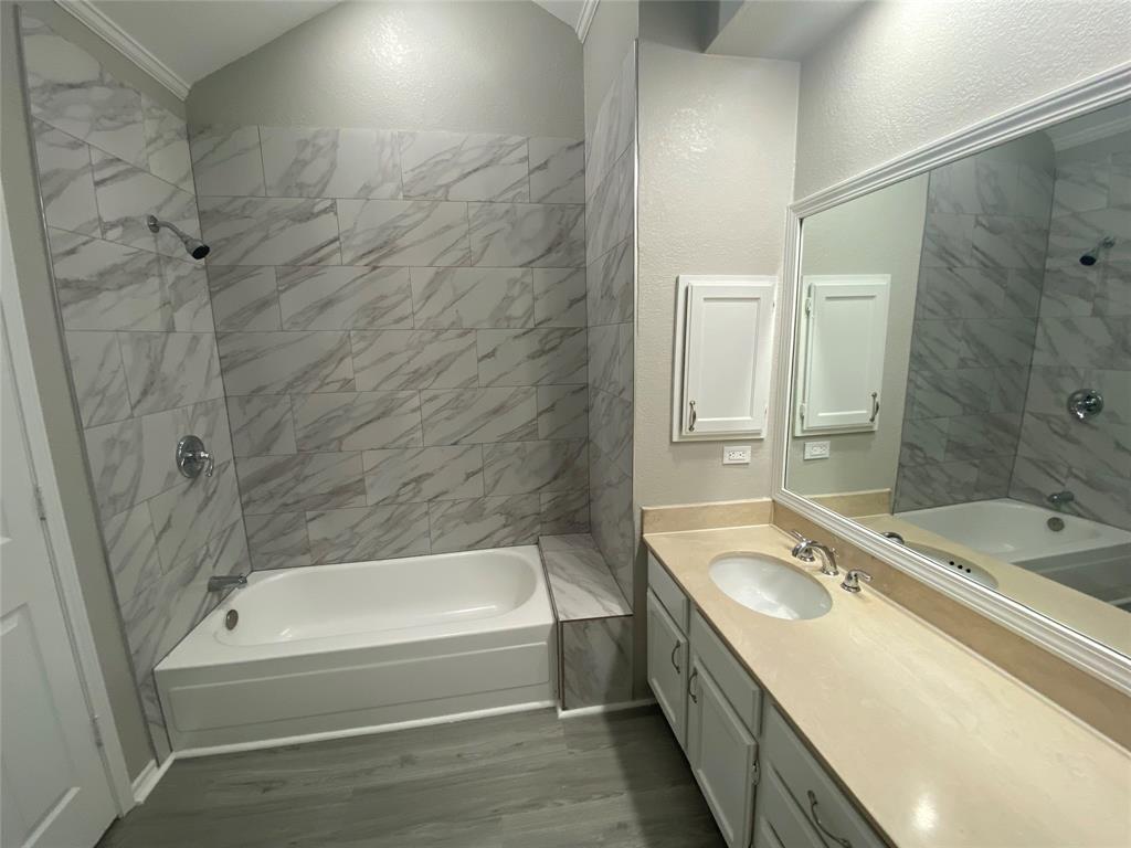 Country Club Pl-Rev - Residential