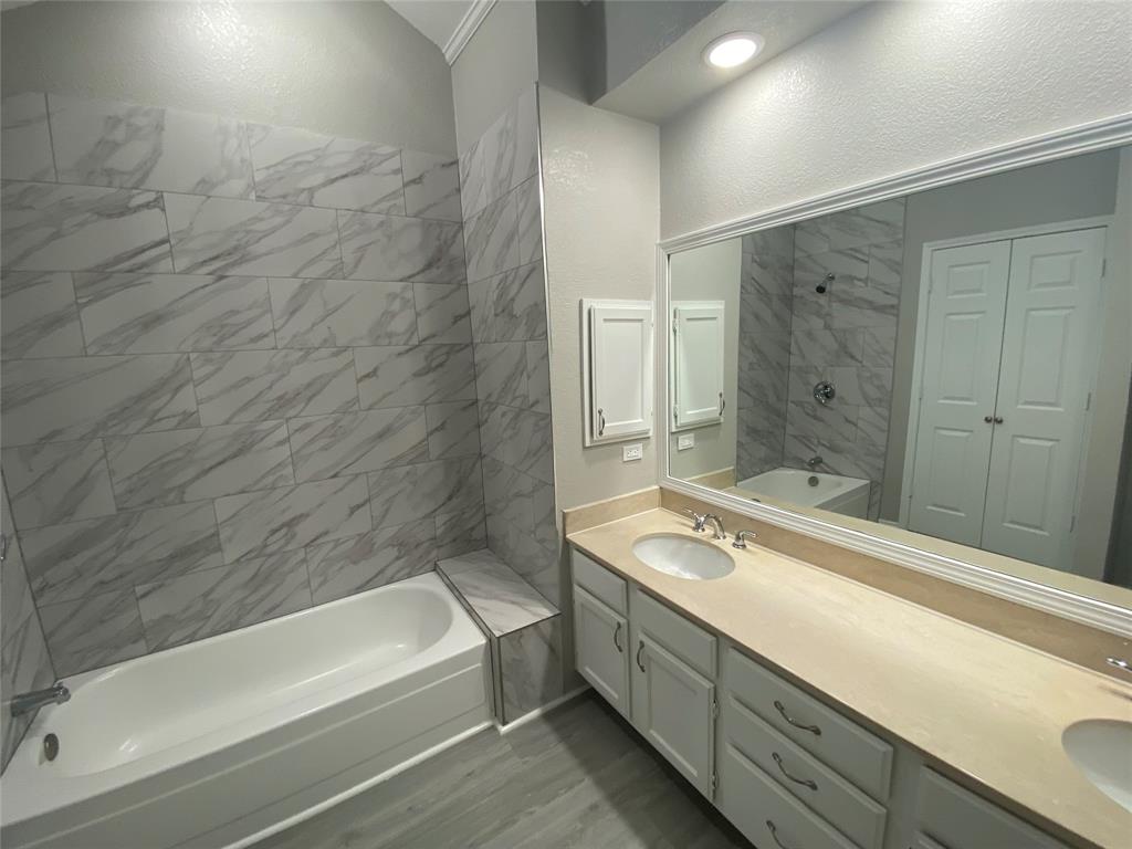 Country Club Pl-Rev - Residential