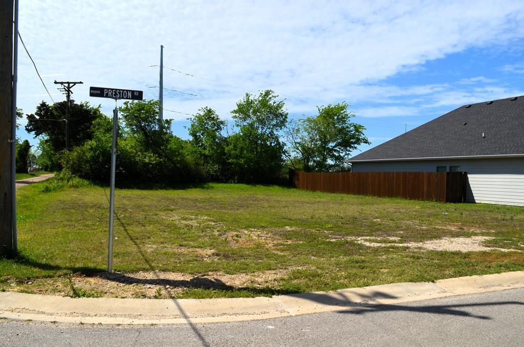 GREAT BUILDING LOT WITH UNDERGROUND UTILITIES AT THE ROAD. PRETTY LOT IS LEVEL AND LOCATED ON A CORNER IN NICE AREA OF MABANK. CONCRETE STREETS AND CURBS. NOT FAR FROM CEDAR CREEK LAKE AND AN EASY COMMUTE TO DALLAS. GREAT BUILDING SITE.