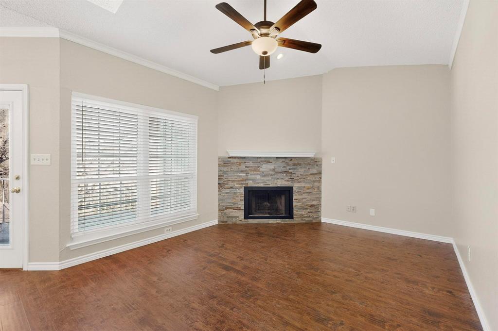 Oaks Of Lakewood Condo - Residential