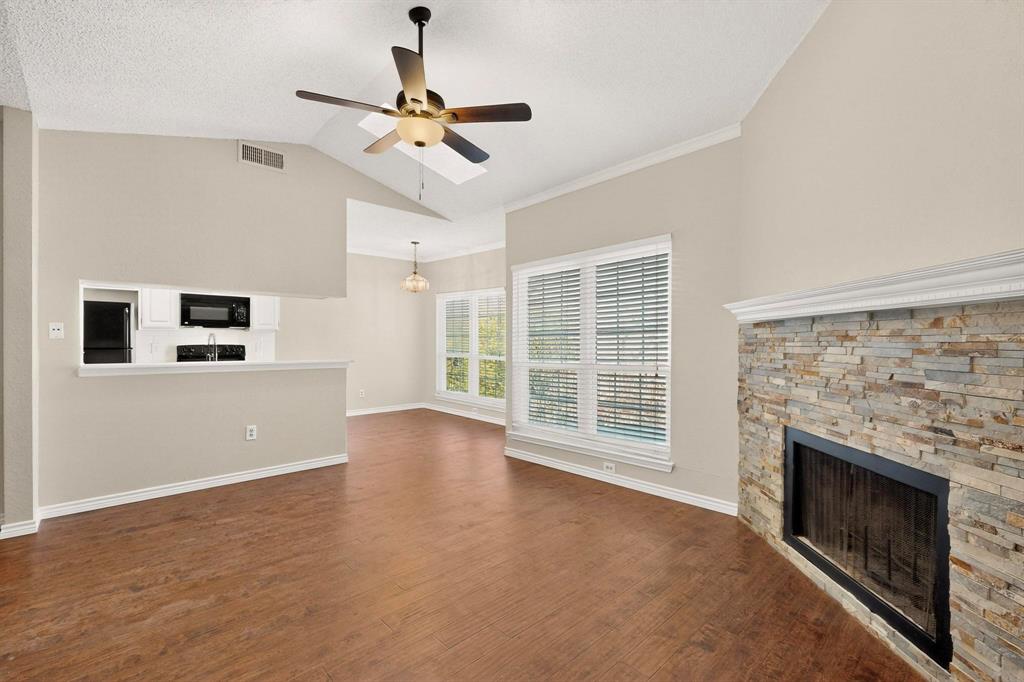 Oaks Of Lakewood Condo - Residential