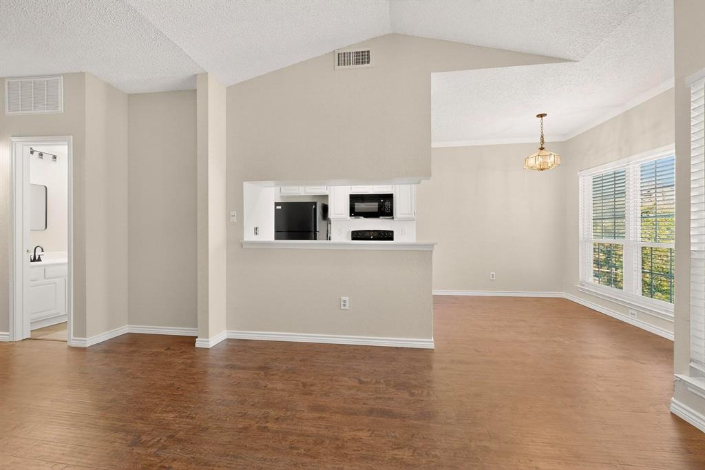 Oaks Of Lakewood Condo - Residential