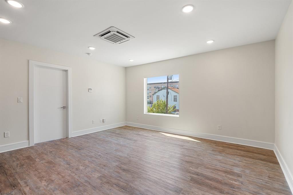 Dicksons East Dallas - Residential Lease