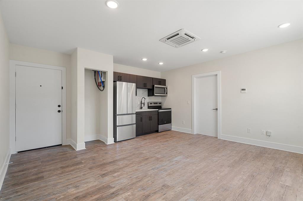 Dicksons East Dallas - Residential Lease