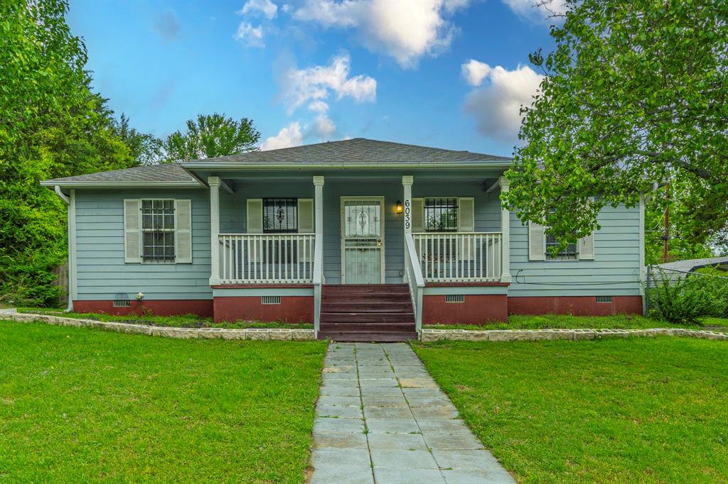 Discover this inviting 3-bedroom, 2-bath home nestled in the quiet Highland Hills neighborhood. Offering 1,056 sq. ft. of functional living space, this single-story residence features central air and a convenient covered driveway. The
standout feature is the massive backyard, providing ample space for outdoor activities, gardening, or pets. Ideally situated for commuters with quick access to I-20 and I-45, and just minutes from Glendale Park. A perfect opportunity for first-time buyers or investors seeking value in a growing community. The House is rented, and the new owner will have to honor the lease.