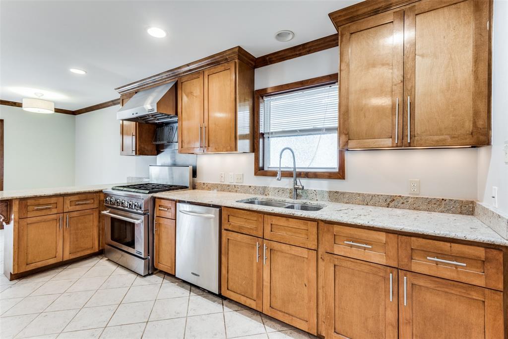 Hampton Plaza - Residential
