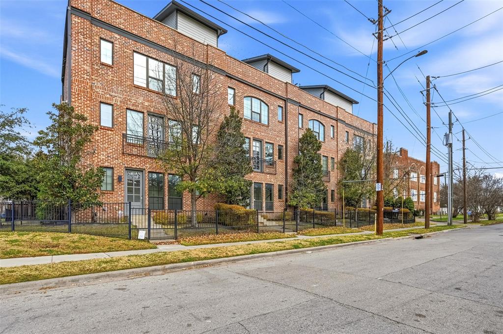 $4,500 Lender Grant Available! No income limit. Contemporary 2-bedroom, 2.5-bath townhome with a private rooftop patio offering views of Downtown Dallas. Located within a short distance to restaurants and nightlife, this home also features an attached 2-car garage and a gated front yard—perfect for pets. The open-concept living space is bright and inviting with walls of windows, roller shades, hardwood floors, and stylish finishes throughout. The kitchen boasts abundant cabinet and counter space, a gorgeous backsplash, stylish pendant lighting, and a large island with a built-in butcher block table. A convenient half bath is located on the main living level. Upstairs, the spacious primary suite includes a walk-in closet and a beautifully tiled ensuite bath, along with a secondary bedroom with ensuite full bath, and upstairs laundry with room for a full-size washer and dryer. Entry level includes a utility or coat closet and access to the attached 2-car garage. Condo structured HOA covers landscaping and exterior maintenance.