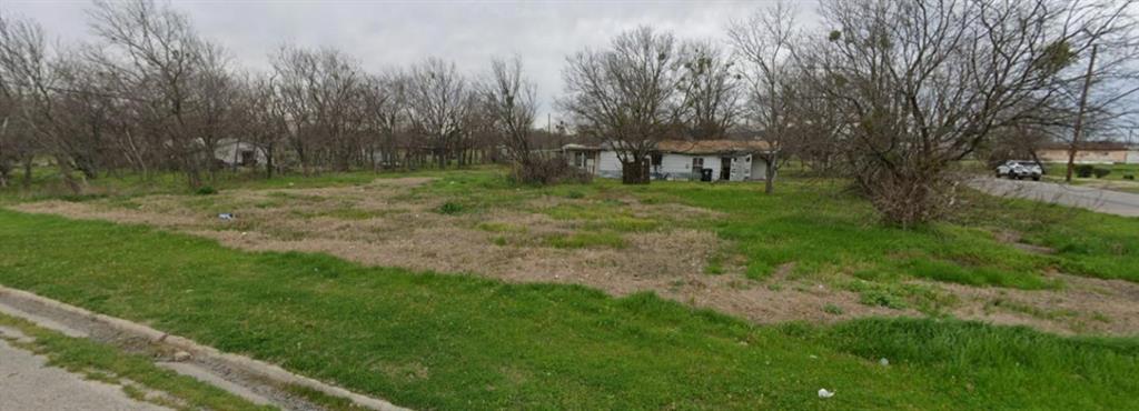Corner lot in Corsicana, with City utilities available. Residential zoning, no HOA, and located minutes from schools, parks and shopping. This lot is ideal for new construction or investment. Don't miss out!