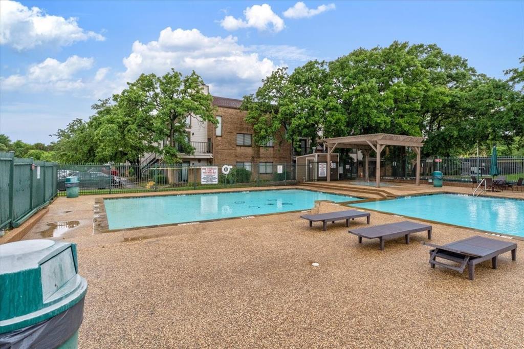 Arlington Oaks Condo - Residential
