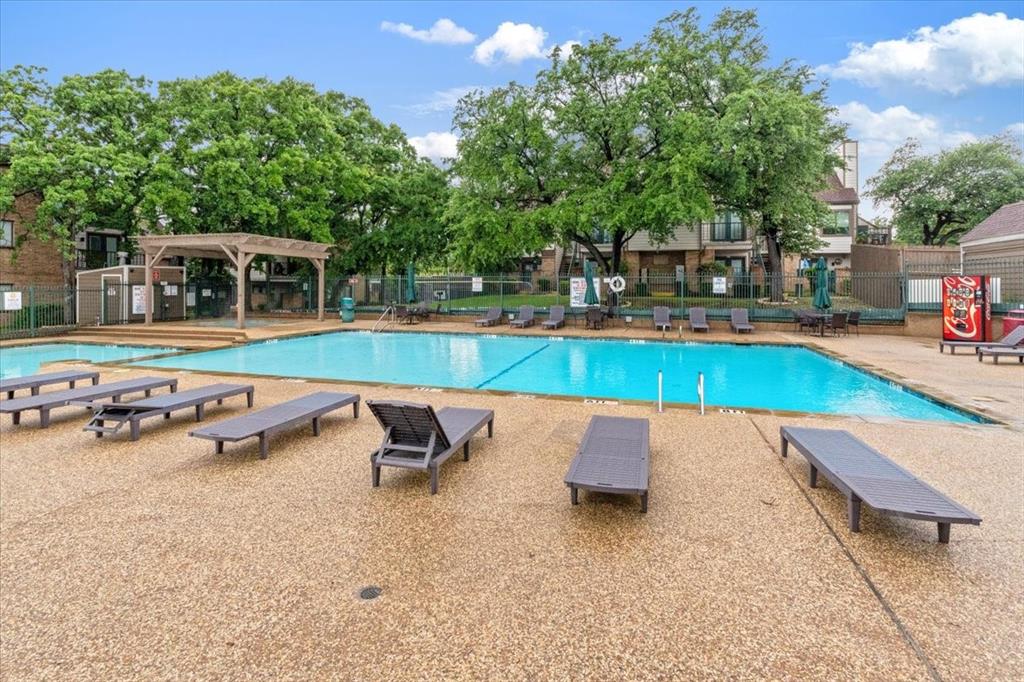Arlington Oaks Condo - Residential