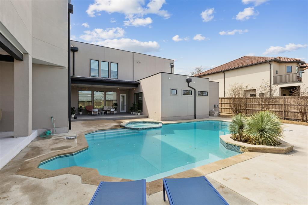 Royal Crest - Residential