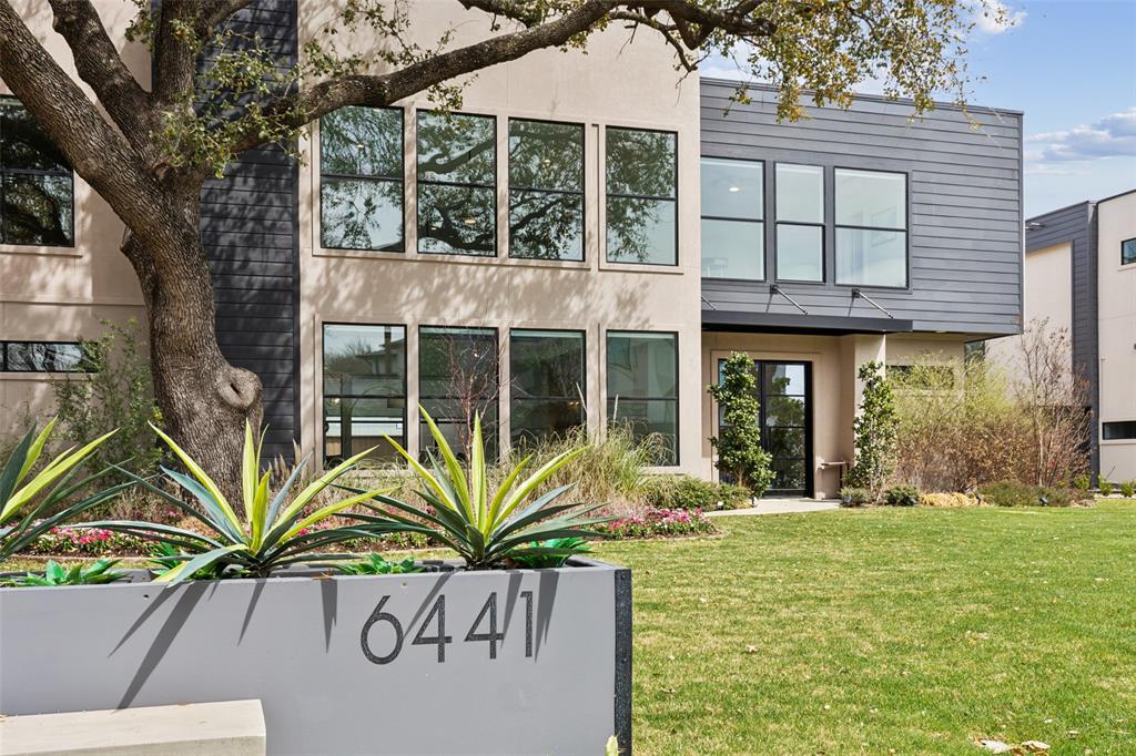 Royal Crest - Residential