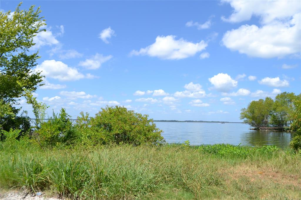 Whispering Oaks - Land
