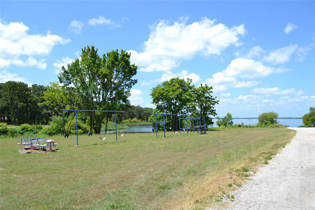 Whispering Oaks - Land