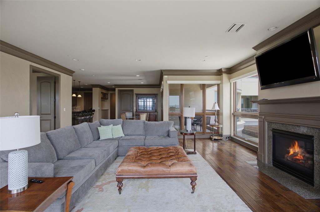 Villa de Leon Condo - Residential