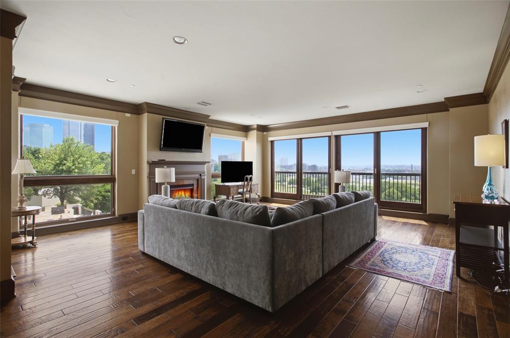 Villa de Leon Condo - Residential