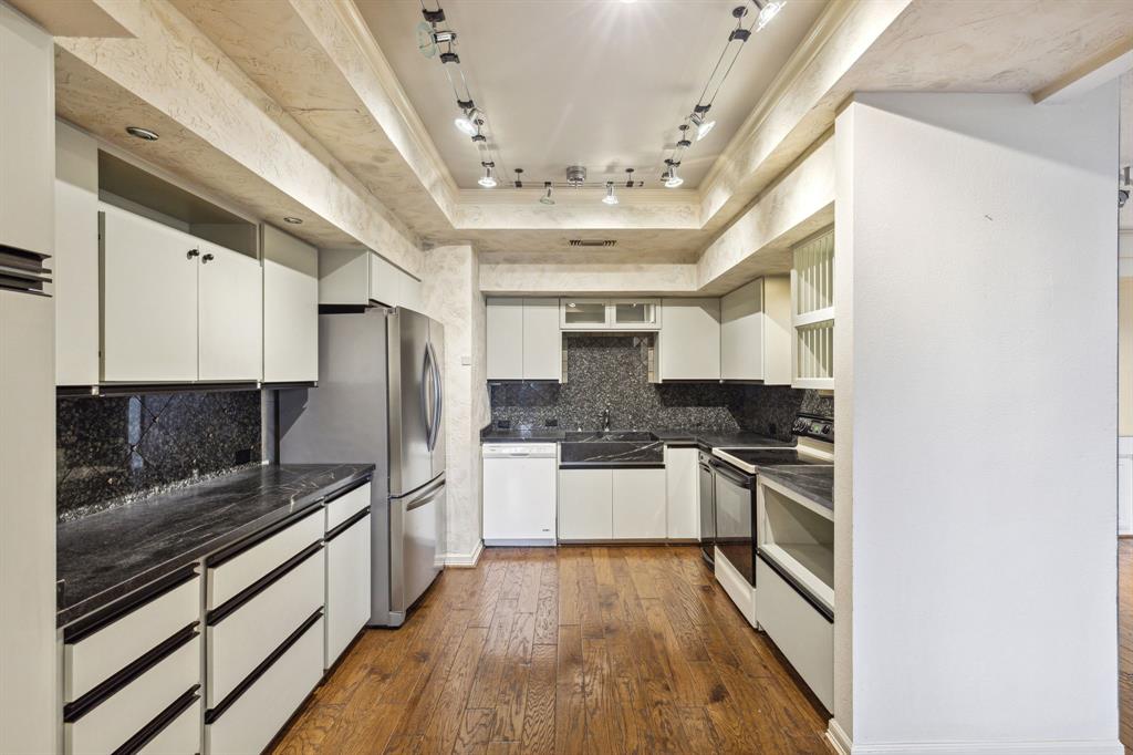 BONAVENTURE CONDOS - Residential