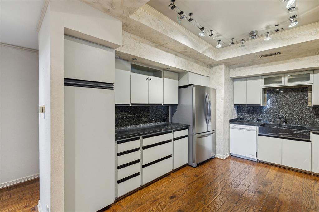 BONAVENTURE CONDOS - Residential