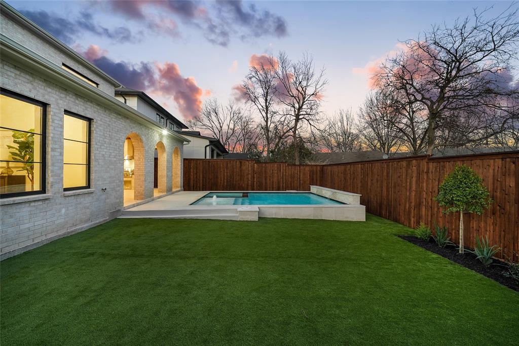 Henderson Ave - Residential