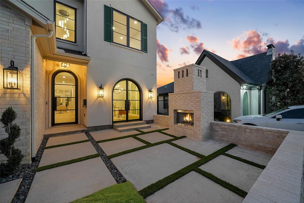 Henderson Ave - Residential