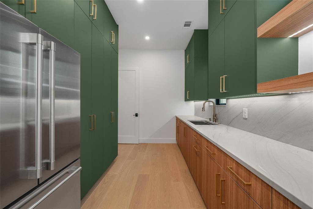 Henderson Ave - Residential