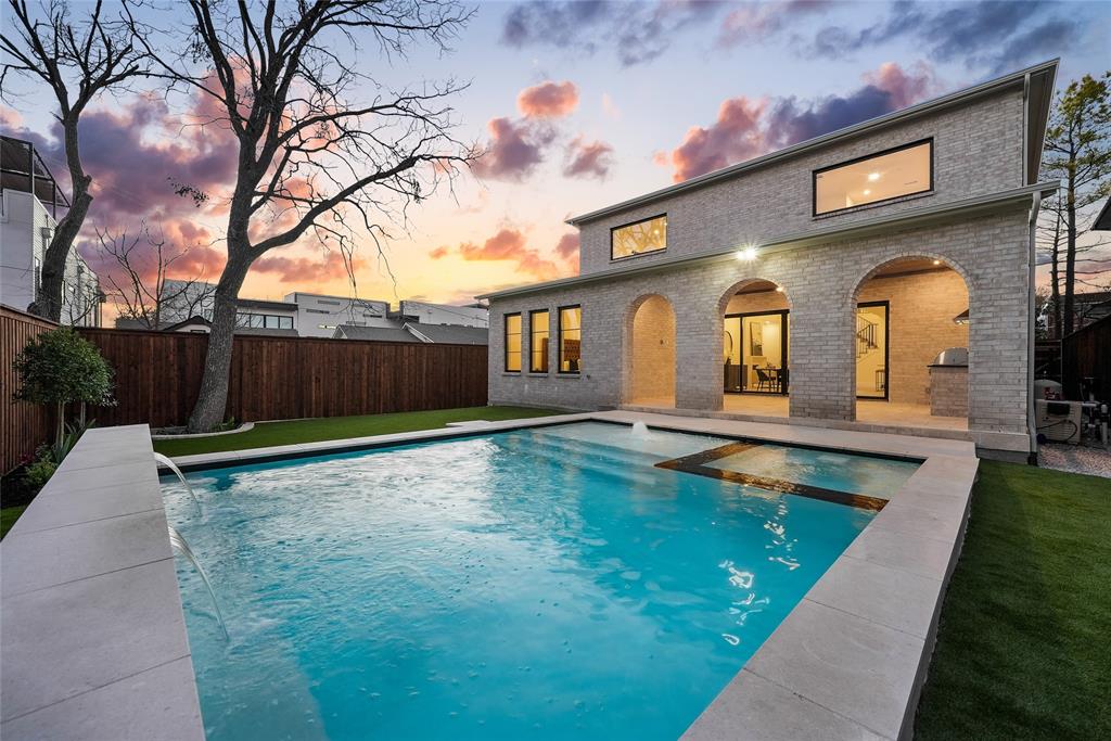 Henderson Ave - Residential