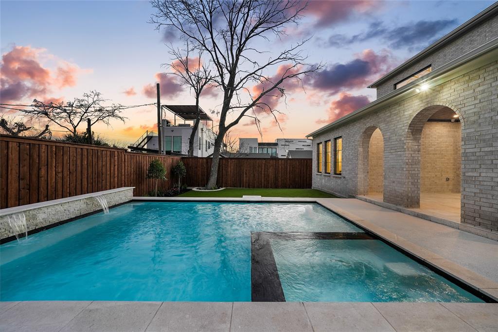 Henderson Ave - Residential