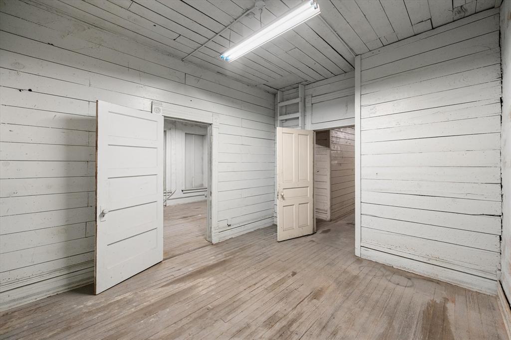 Corsicana - Commercial Sale
