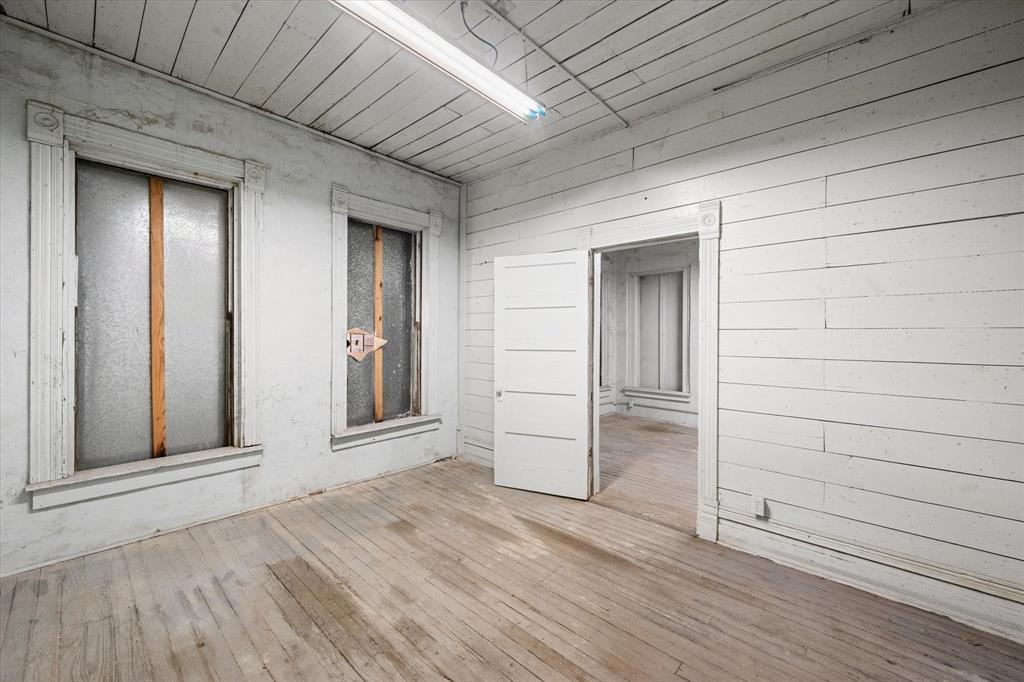 Corsicana - Commercial Sale