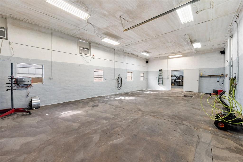 Corsicana - Commercial Sale