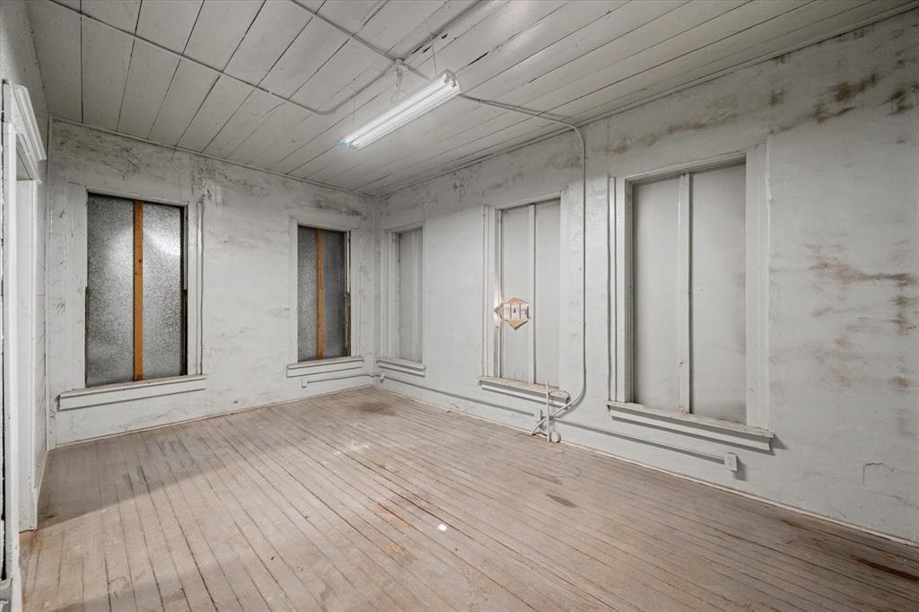 Corsicana - Commercial Sale