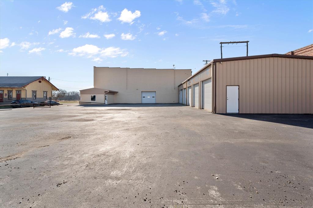 Corsicana - Commercial Sale