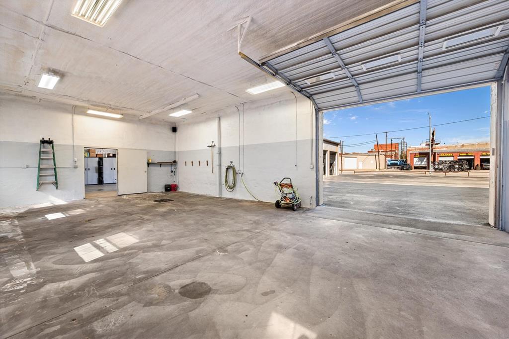 Corsicana - Commercial Sale