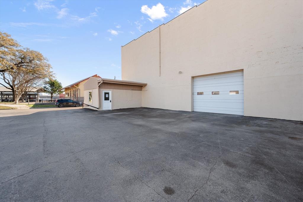 Corsicana - Commercial Sale