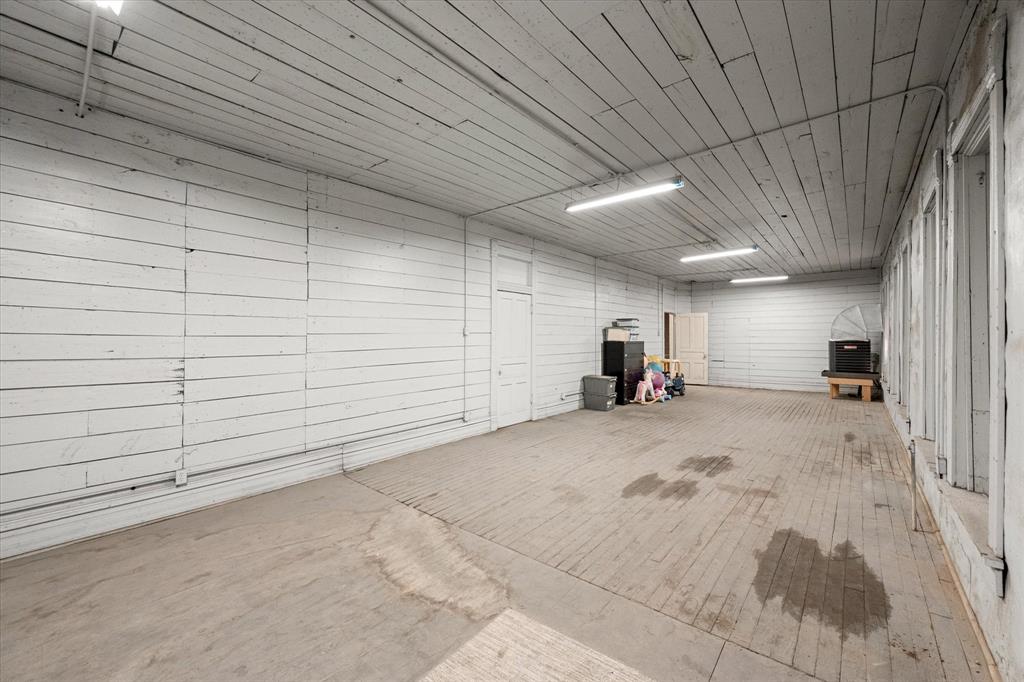 Corsicana - Commercial Sale