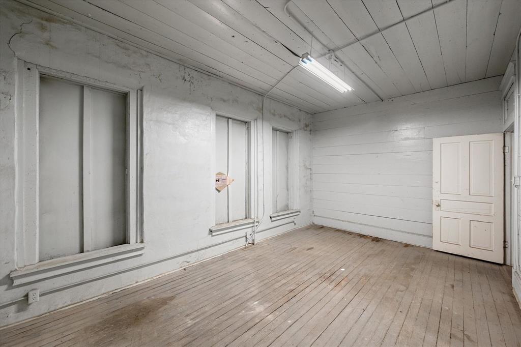 Corsicana - Commercial Sale