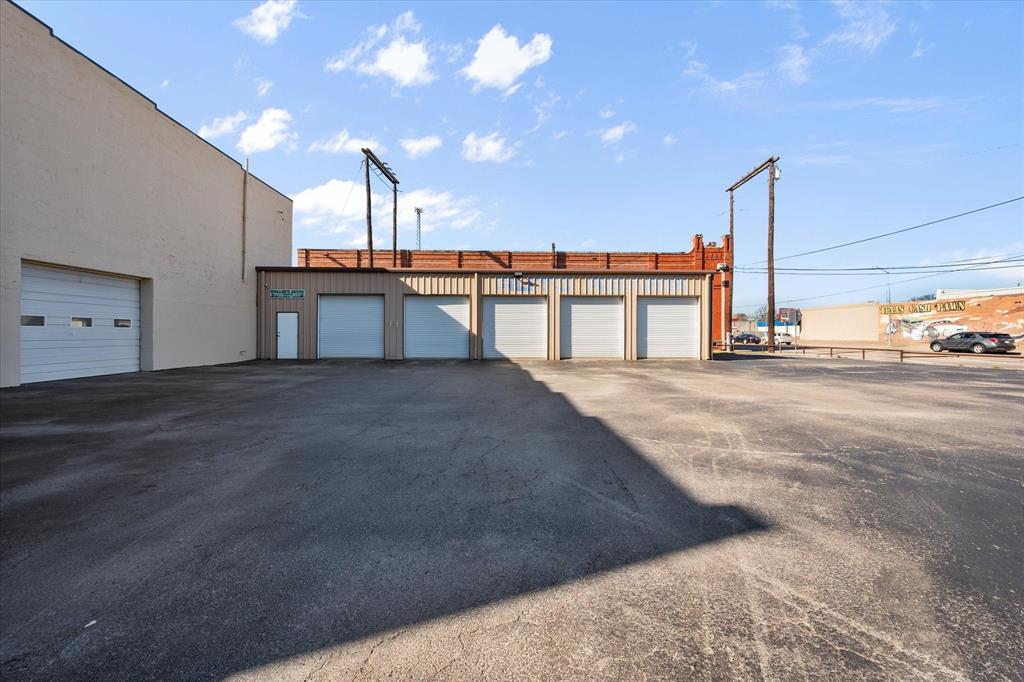Corsicana - Commercial Sale
