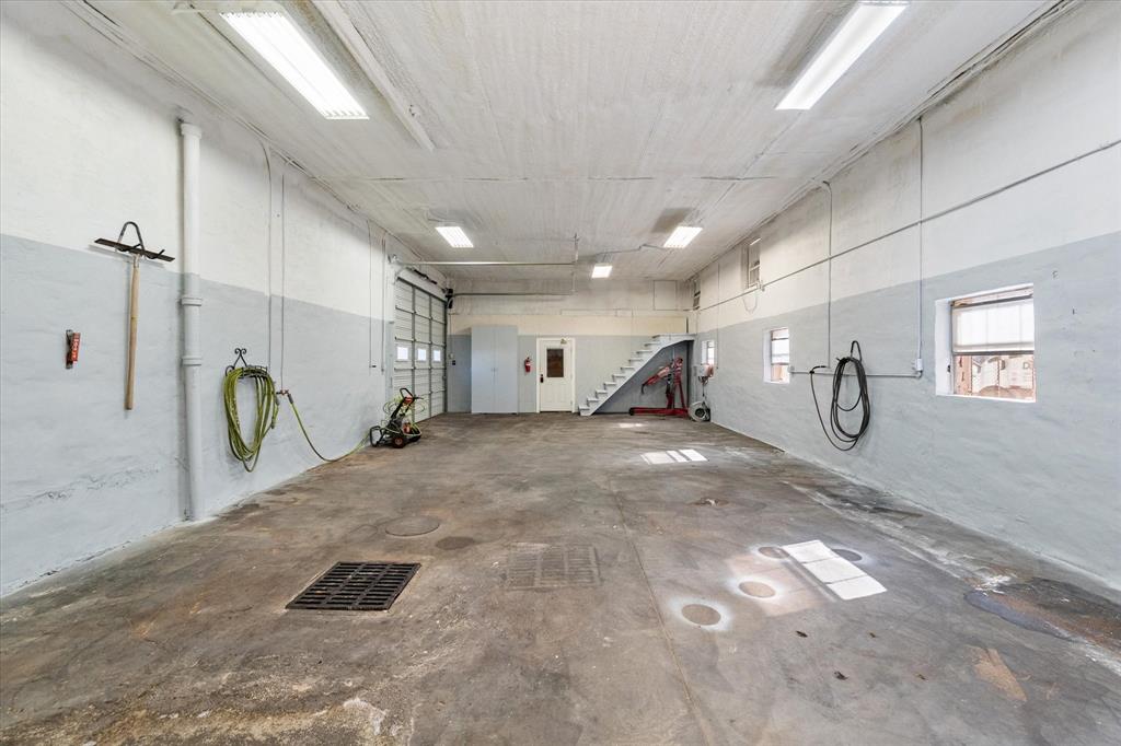 Corsicana - Commercial Sale