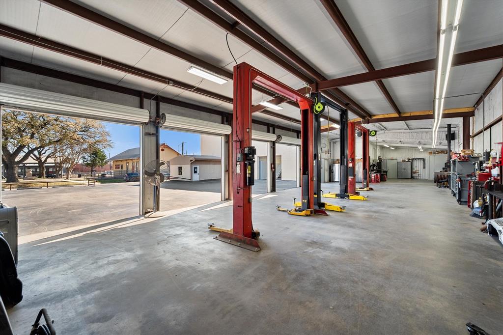Corsicana - Commercial Sale