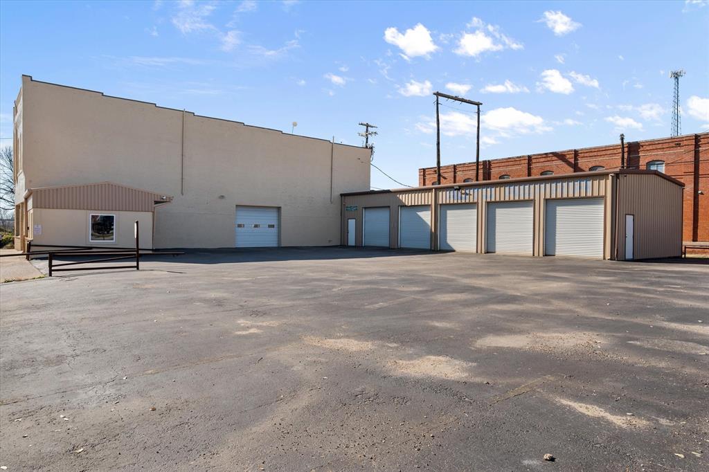 Corsicana - Commercial Sale