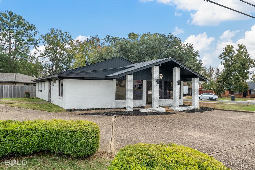 Yanceys Southern Hills Sub - Commercial Sale