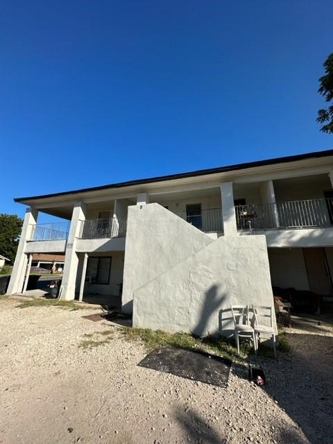 Super cozy 2 bedroom and 2 bathroom home! Comes with a stove! Recently renovated! Super close to the downtown area! Water is split between other units! This home is a must see! 

Only small animals allowed with $250 pet deposit and pet rent of $35 per month (per pet).

Requires tenant enrollment to the Tenant Benefit Package through Gerard Real Estate. Ask us for details.  $39 a month.